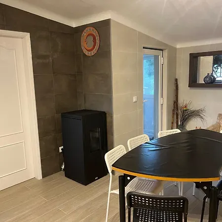 Sun House - Pool & Kitchen - Near Sintra Проживание в семье *