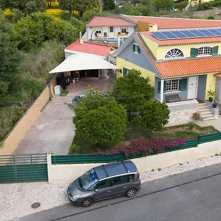 Sun House - Pool & Kitchen - Near Sintra Проживание в семье *