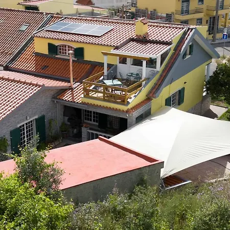 Sun House - Pool & Kitchen - Near Sintra Проживание в семье