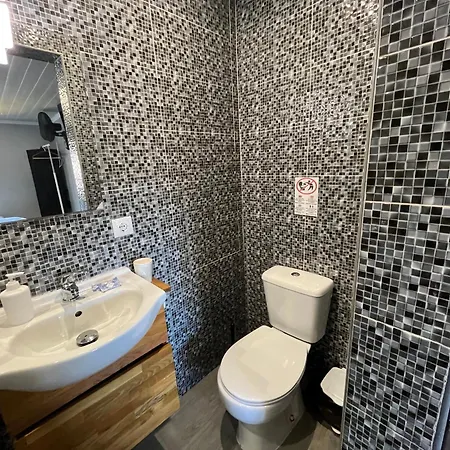 Sun House - Pool & Kitchen - Near Sintra Проживание в семье *